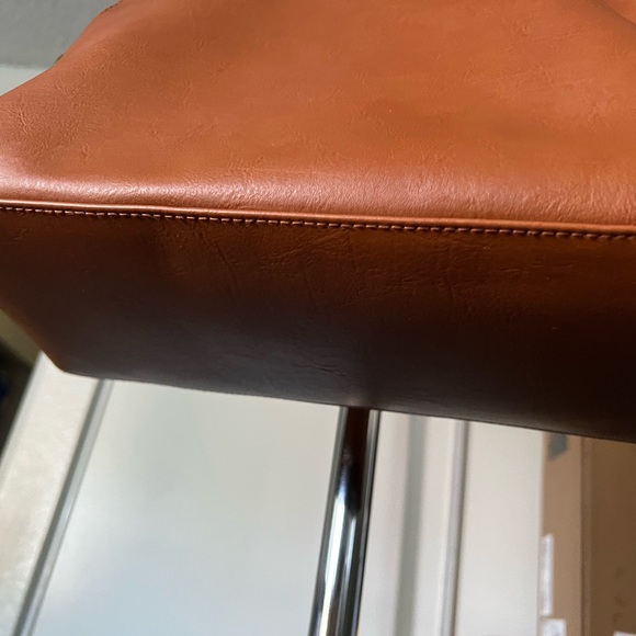 (SOLD! NO LONGER AVAILABLE) Universal Thread Goods Co Dome Purse - Picture 5 of 7